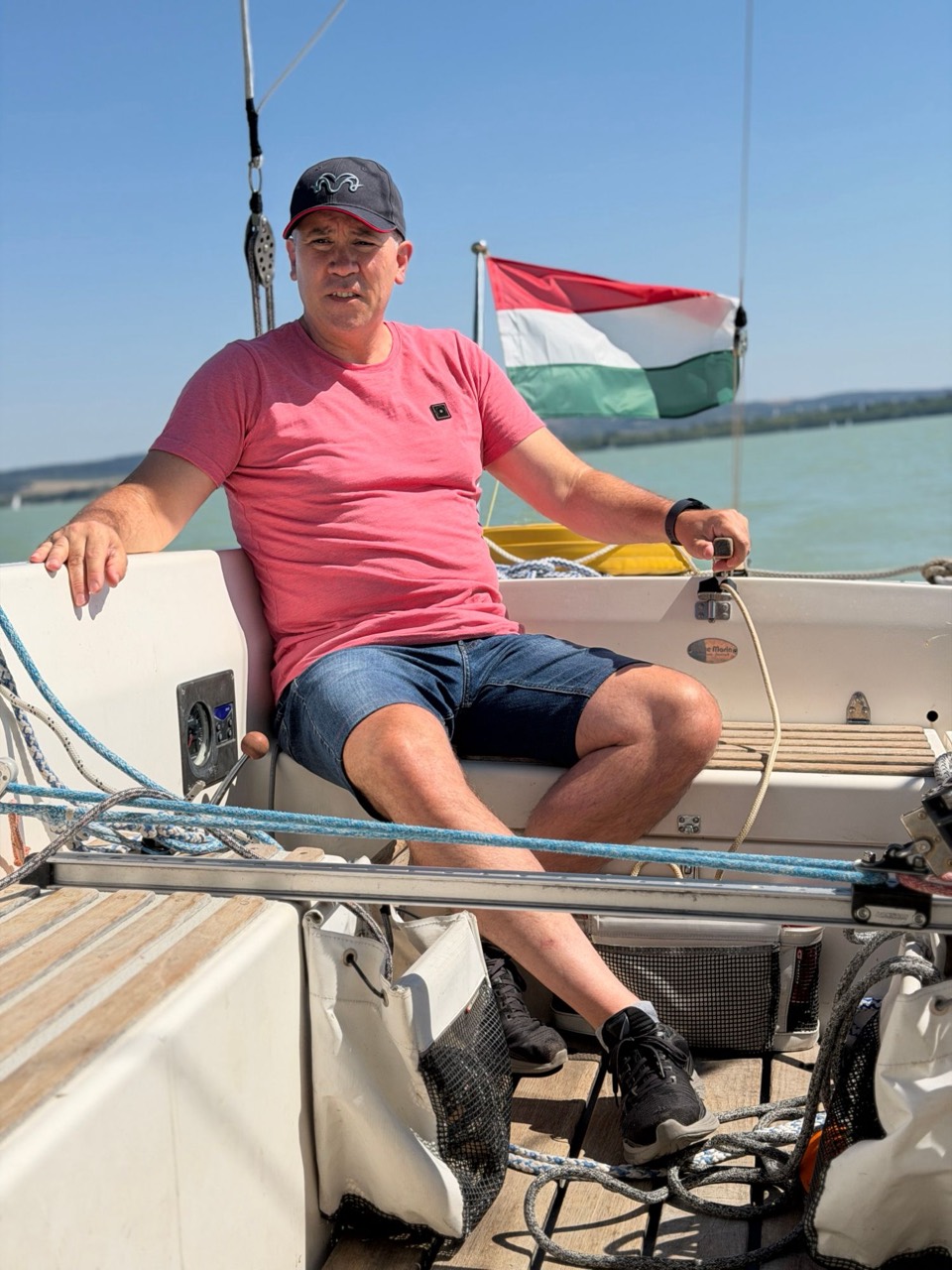 Vitorlázás a Balatonon a Jackpot fedélzetén