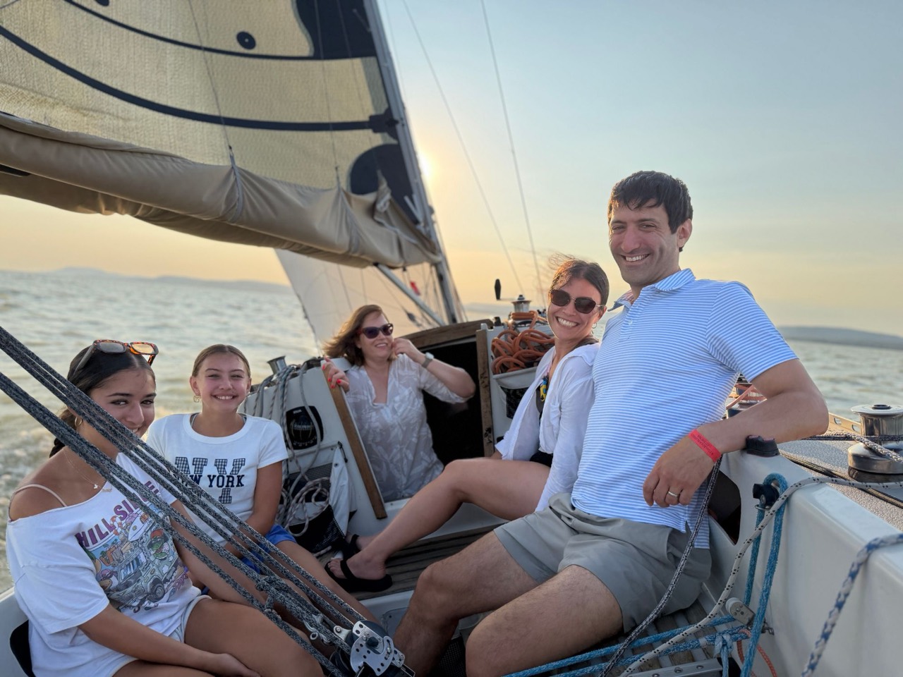 Vitorlázás a Balatonon a Jackpot fedélzetén